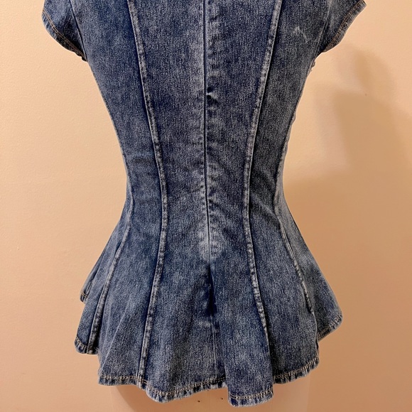 New Guess light denim cut out top - Picture 5 of 5